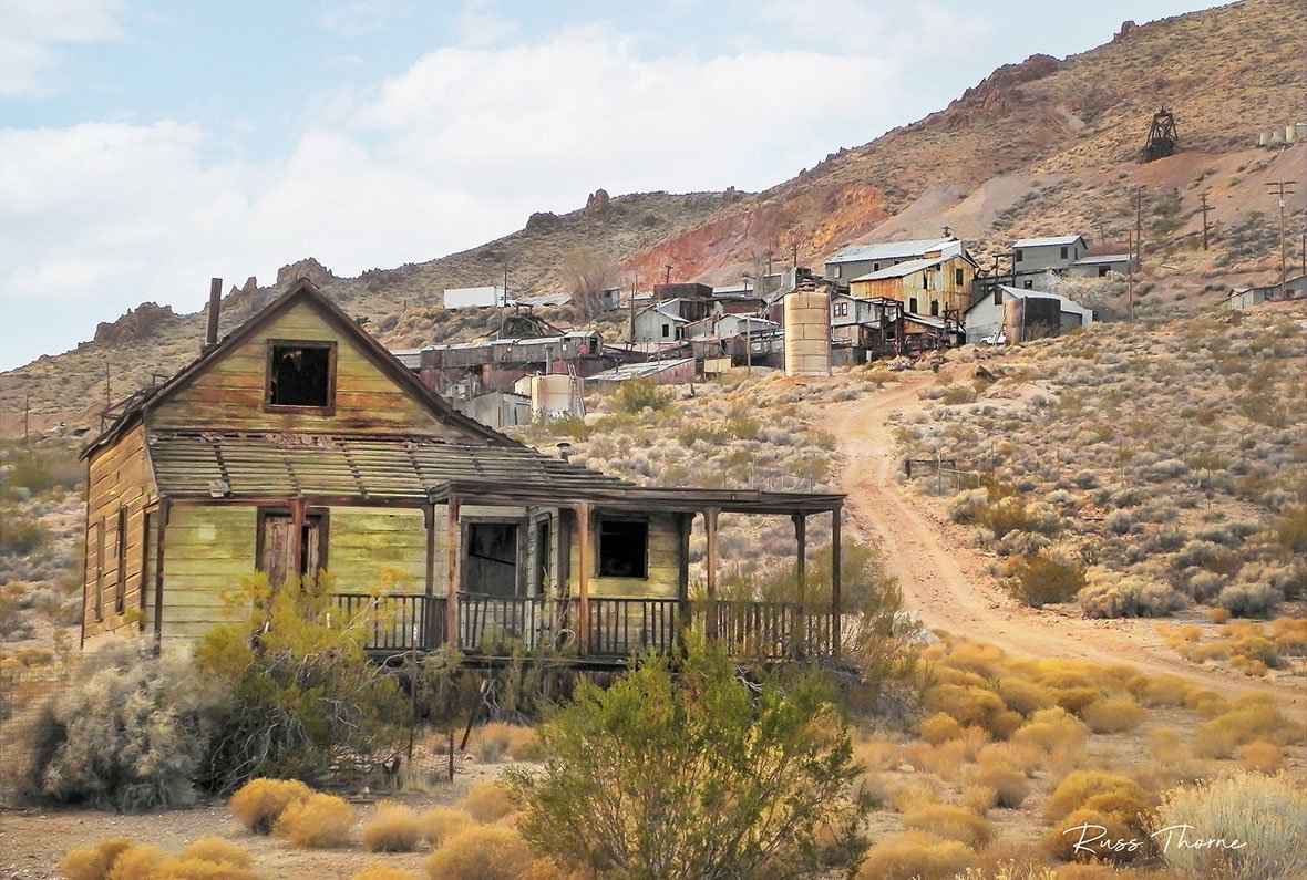 Popejoy barn and the SS-Minnow highway 58 Tehachapi, Californa. Russ Thorne