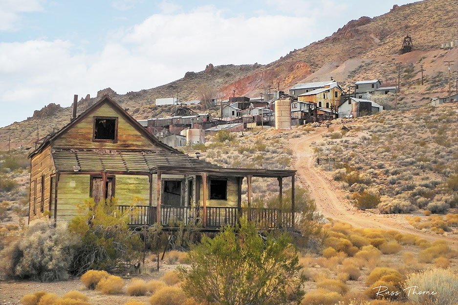 Popejoy barn and the SS-Minnow highway 58 Tehachapi, Californa. Russ Thorne