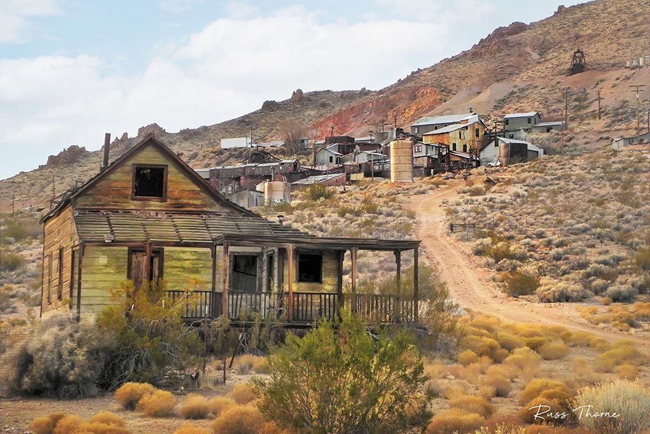 Popejoy barn and the SS-Minnow highway 58 Tehachapi, Californa. Russ Thorne
