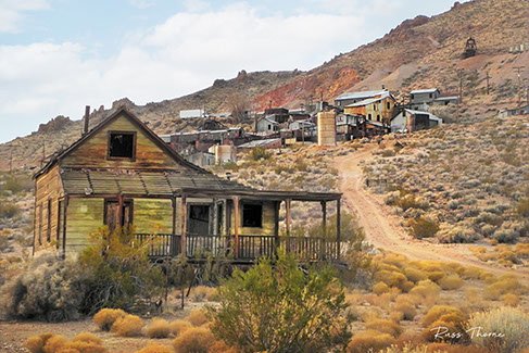 Popejoy barn and the SS-Minnow highway 58 Tehachapi, Californa. Russ Thorne