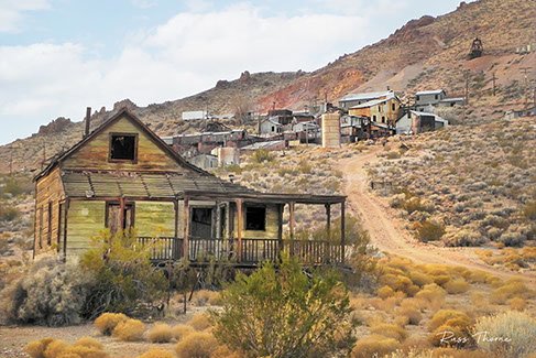 Popejoy barn and the SS-Minnow highway 58 Tehachapi, Californa. Russ Thorne